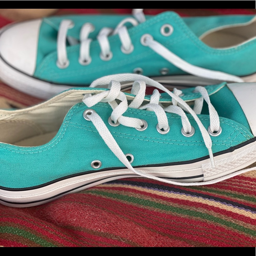 Women’s Converse 9.5. NWOT